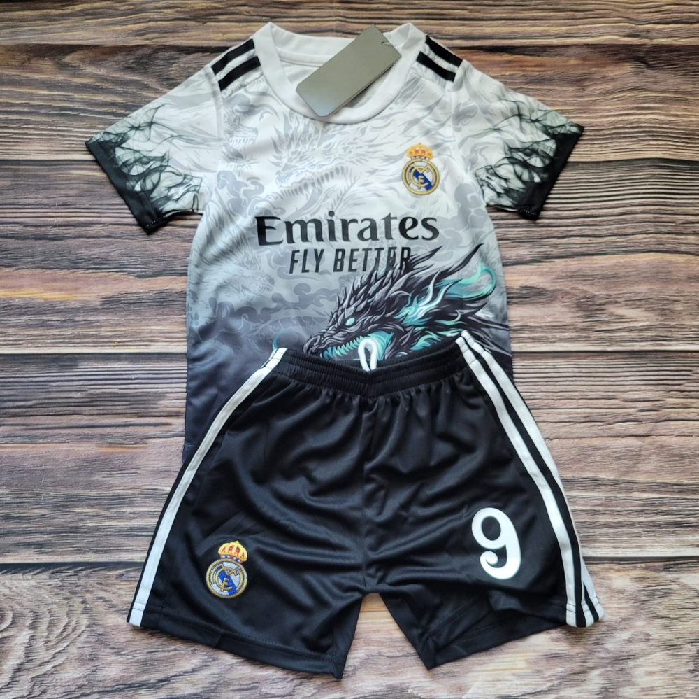 Real Madrid Dragon kid's soccer uniform - Picture 2 of 2